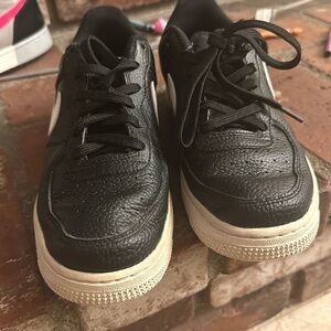 Nike Air Force 1 Black/white Durable & Comfortable.